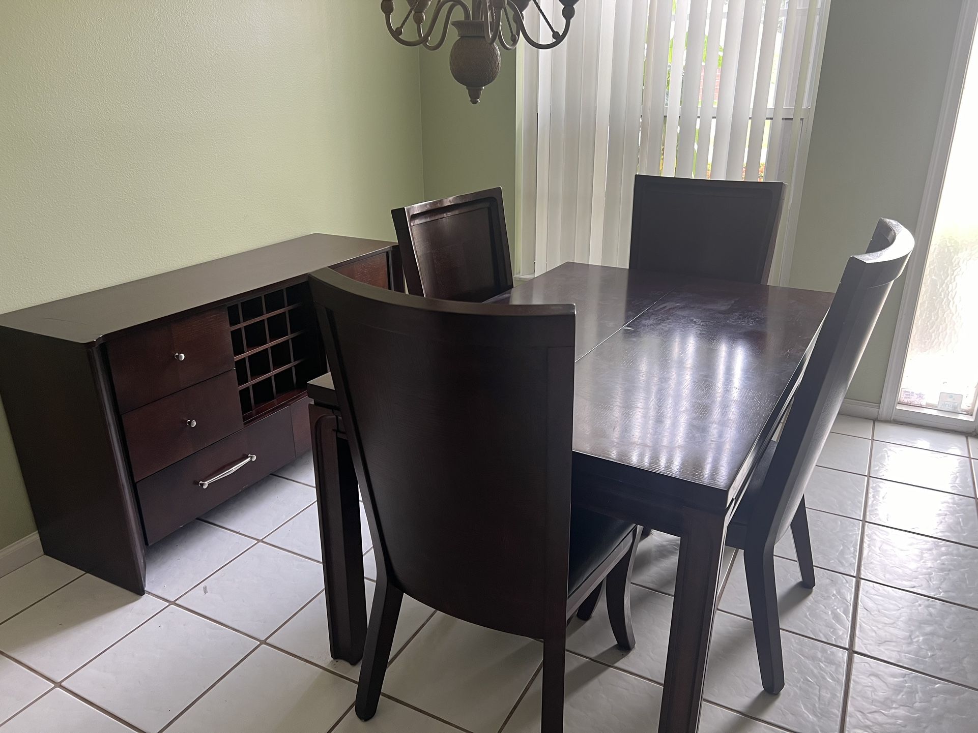 Server / Dining Table With Chairs