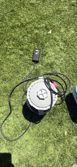Pool pump + 5 tablets of Clorox extra blue