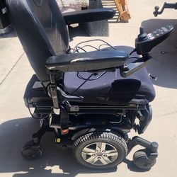Quantum Edge 2.0  Powered Wheelchair