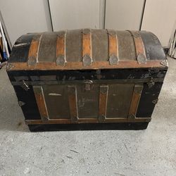 Antique humpback steamer trunk, dome top travel chest