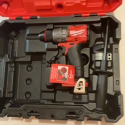 Brand New Milwaukee M18 Fuel Brushless 1/2” Hammer Drill Driver with Case.     140 Firm on Price.      140 Firme en Precio.