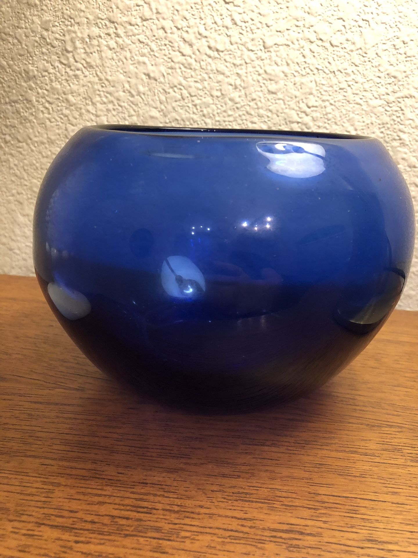 12 blue round vases