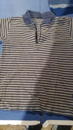 Boys approx size 6. Zip up shirt
