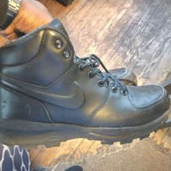 Used Nike Boots Wore 3x Too Small Size 9.5