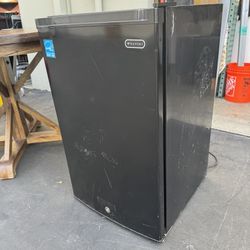 Whynter - 3.0 cu. ft. Energy Star Upright Freezer Good in Working Condition