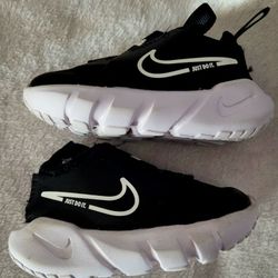 INFANT SIZE NIKE SHOES