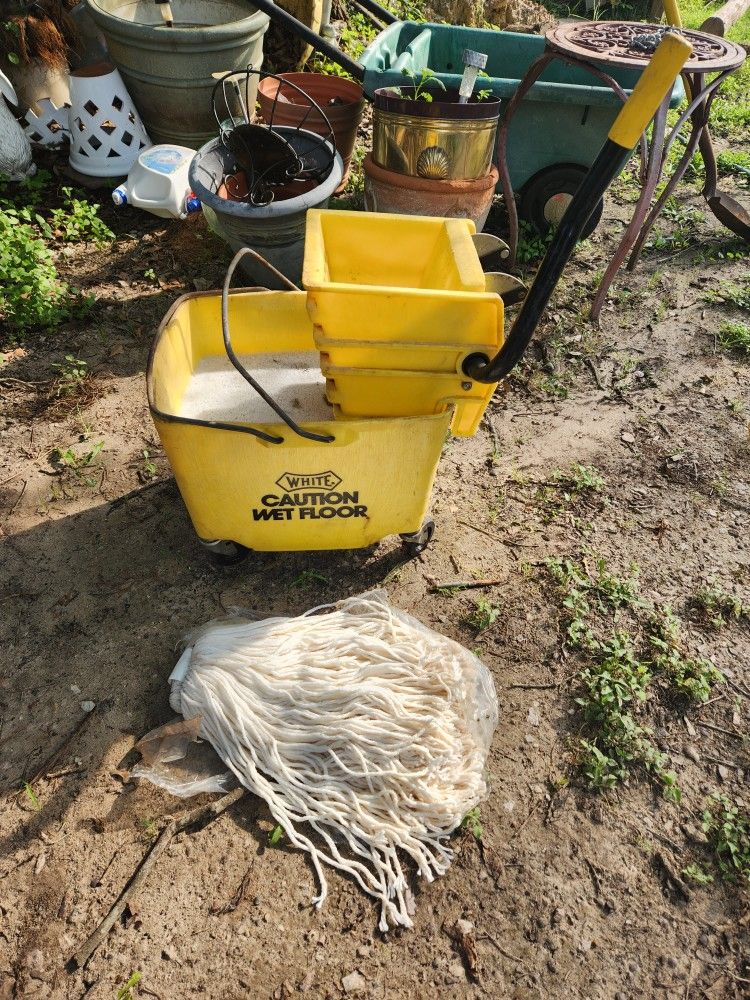 Commercial Mop Bucket And Wringer Only $10