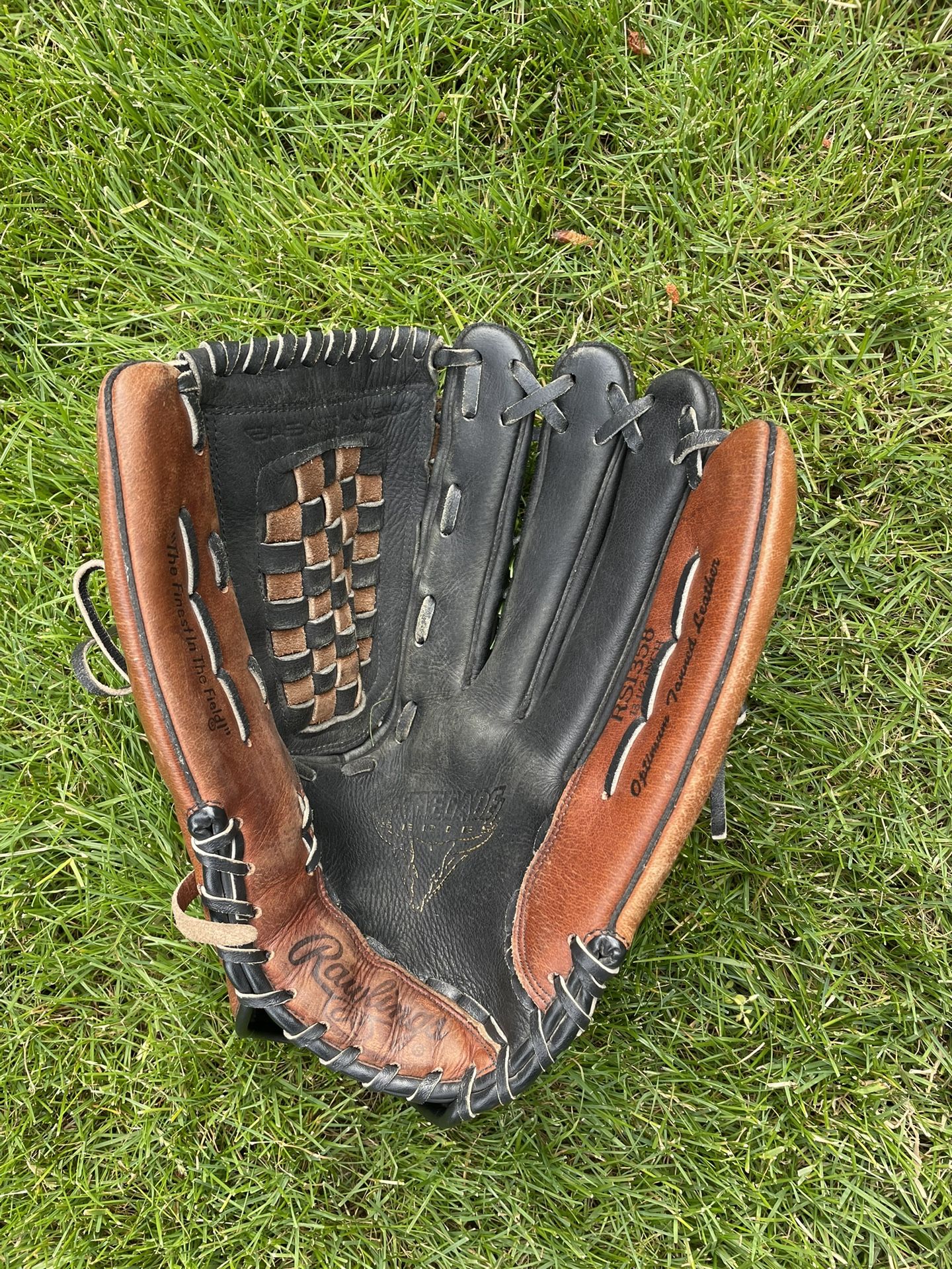 RAWLINGS Renegade 13.5" RS1358 Black Brown Leather Right Handed Fielders Glove