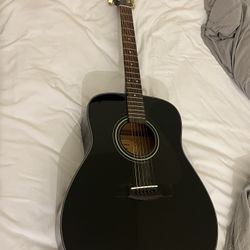 Yamaha F335 Guitar-Comes with Case