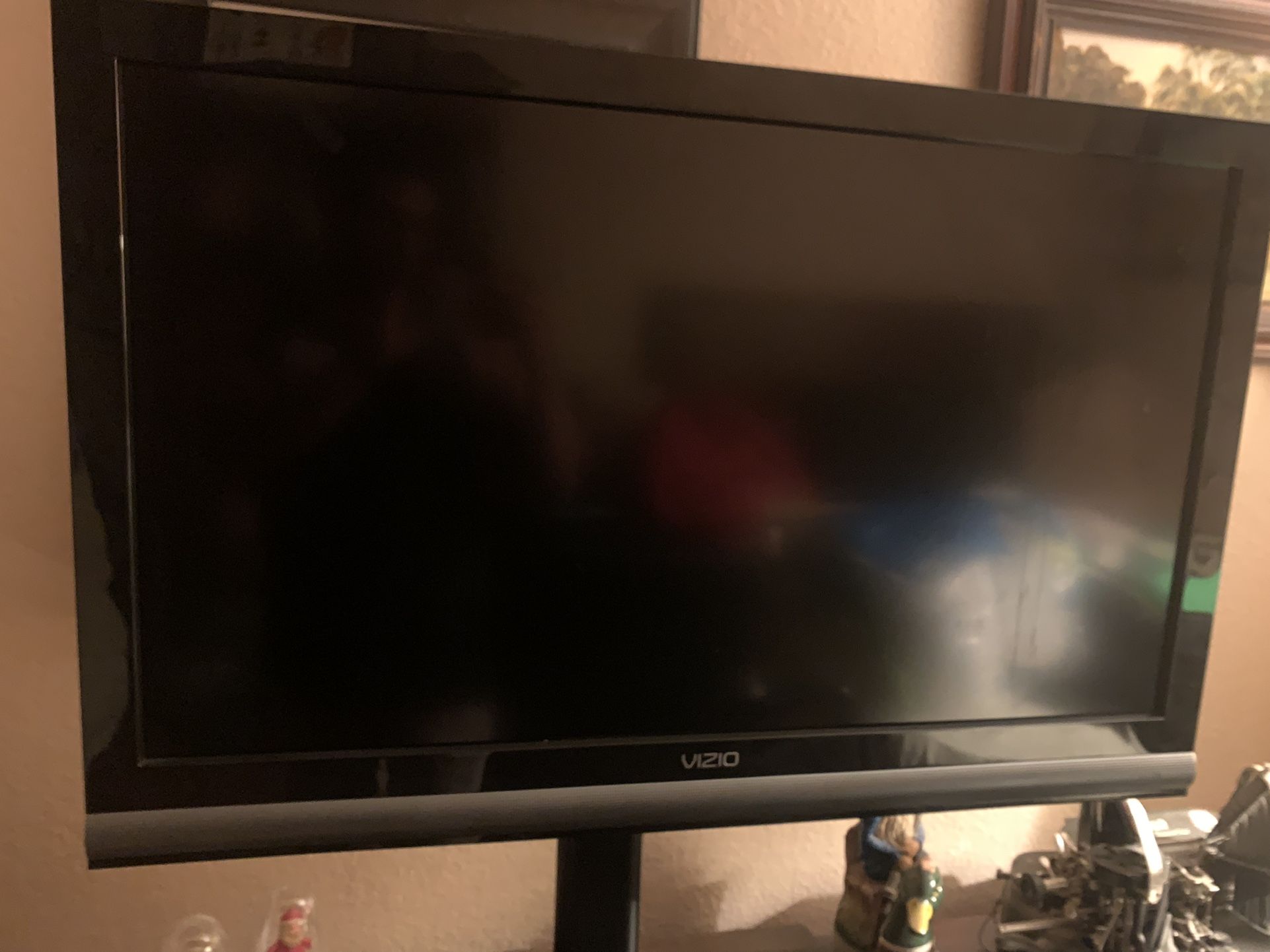 39 Inch Vizio - Smart Tv 130$ Or Best Offer. Comes With Stand