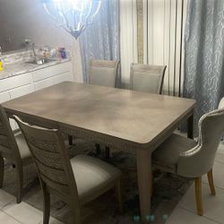 Table Plus 4-6 Chairs
