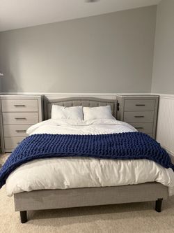 Complete queen bedroom set , no mattress
