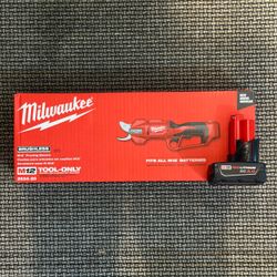 Milwaukee M12 Pruning Shears w/ Battery