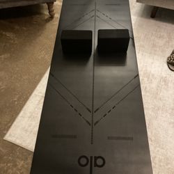 ALO Yoga Mat And Blocks 