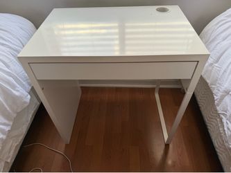 White Desk/Vanity