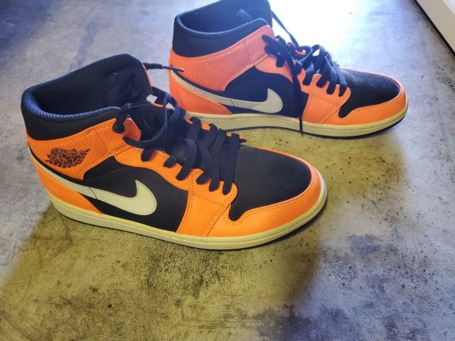 Nike Air Jordan 1 Retro Black Cone Mens