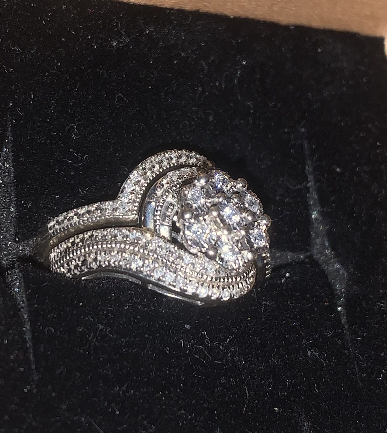 Beautiful Sz 7 Cluster Diamond Engagement Ring 