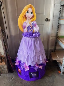 Tangled Dress Style Pinata