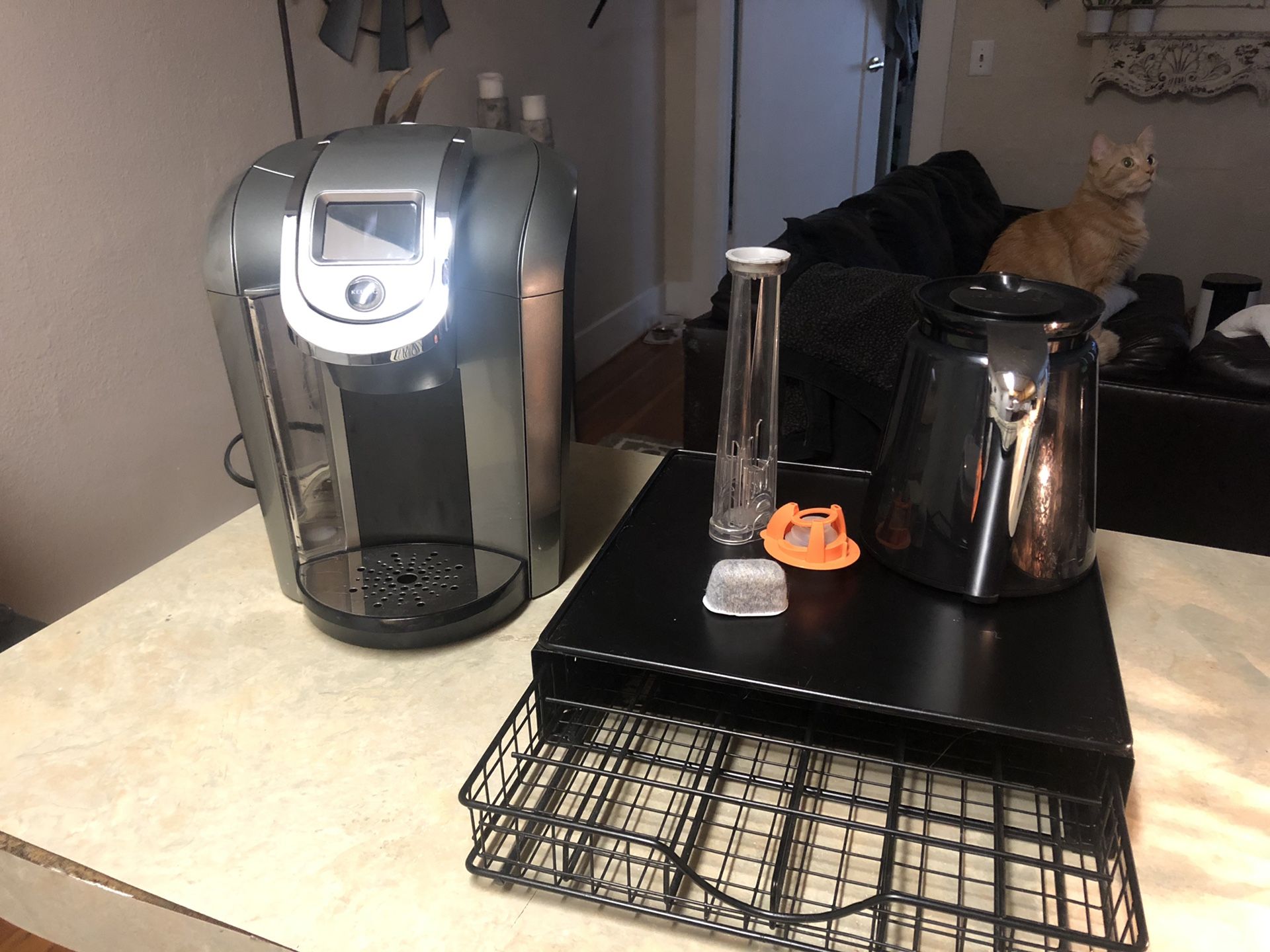 Like new- Keurig 2.0 with all accessories!