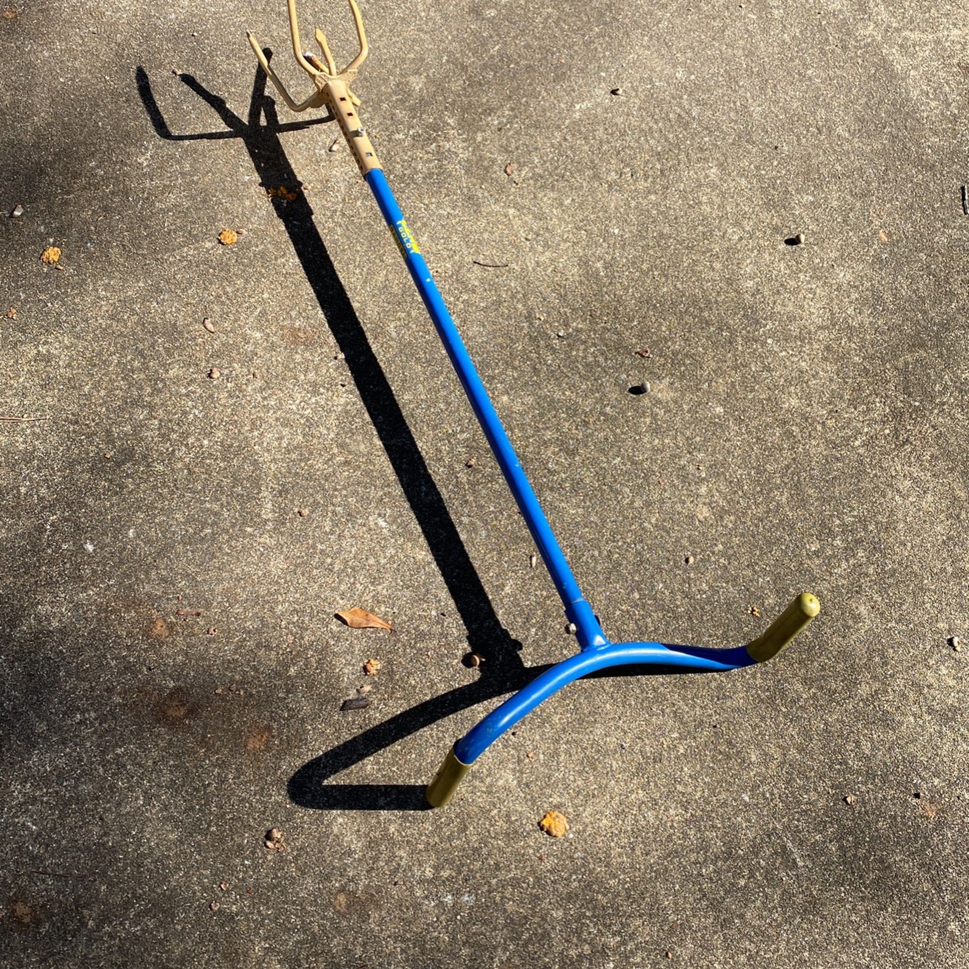 Gold garden Claw