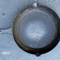 Pre-seasoned cast iron skillet, 12” diameter, 