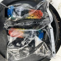 Andis Cordless Hair Clippers (2) + Charger – Parts, Repair, or Prop Use  DESCRIPTION: Lot of two Andis cordless hair clippers with one charger include