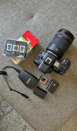 Canon EOS R5 MIRRORLESS CINEMA CAMERA with 24-105 f/4L lens