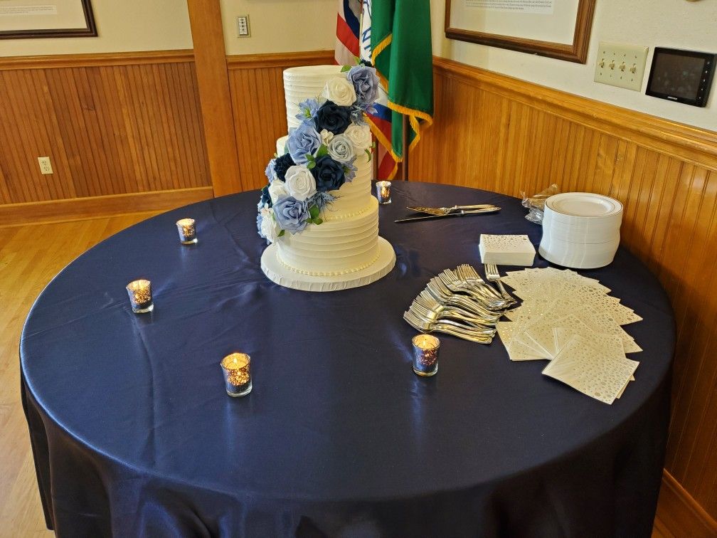 20 Navy & Silver Tablecloths