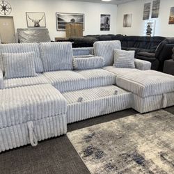 🛋️ Light Gray Corduroy Sectional w/ Pullout & Storage – $999!
