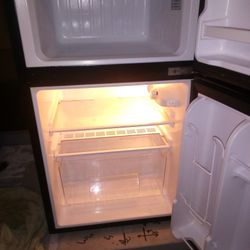 HAIER MINI FRIDGE MAKE OFFER 