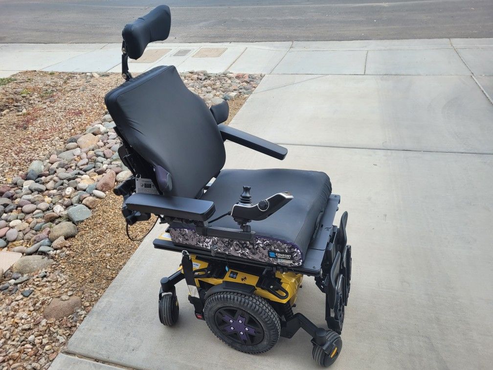 Quantum Edge 3 iLevel Power Wheelchair w/ Power Tilt