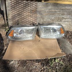 2013-18 Ram 1500 Headlights LED