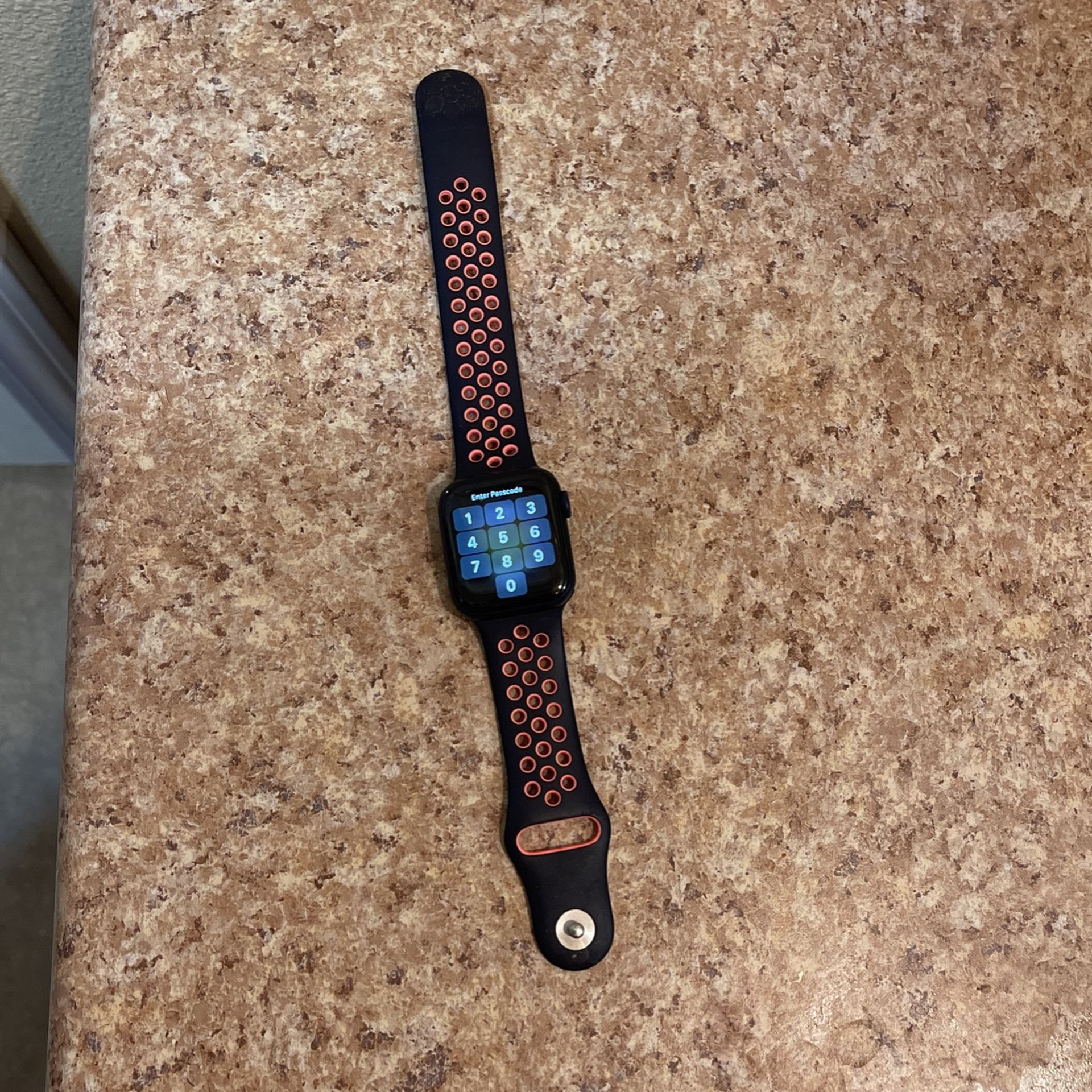 Series 6 Apple Watch 40 MM