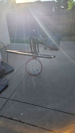 FREE BASKETBALL HOOP