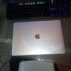 A 2021 MacBook Pro The Only Thing Is The Screen Is Broken Asking 400 Or Best Offer