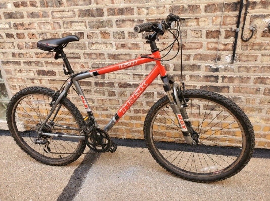 Trek 820 Sport Mountain Shimano Speed Bike