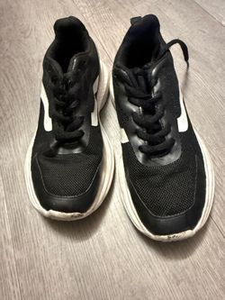 Black Athletic Shoes Size 13