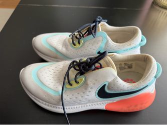 Women’s Nike shoe