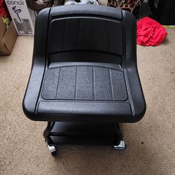 New 
Mechanic Seat: Heavy-Duty, Fixed, 480 lb Max Load Capacity