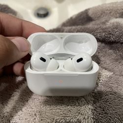 (Price is negotiable) Selling used airpod pro 2s