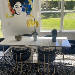 Pre-loved EXTENDABLE Table and chairs for sale