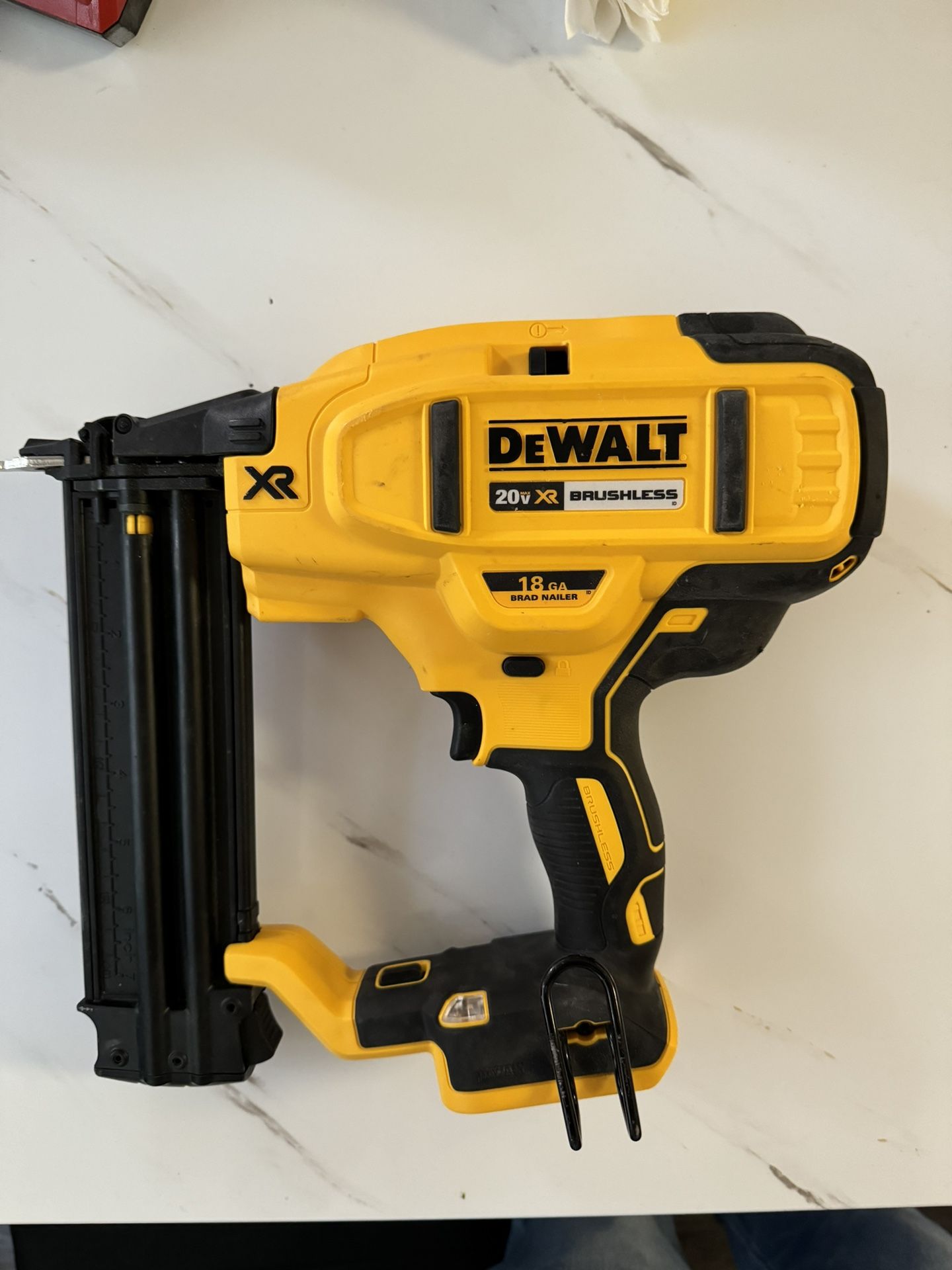 20V MAX XR Lithium-Ion Electric Cordless 18-Gauge Brad Nailer
