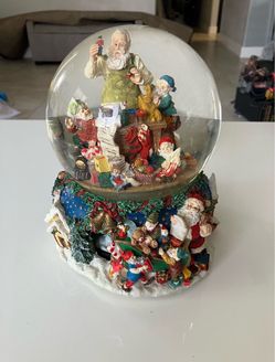 Kirkland Rotating Base Santa's Workshop Christmas Xmas Musical Waterglobe