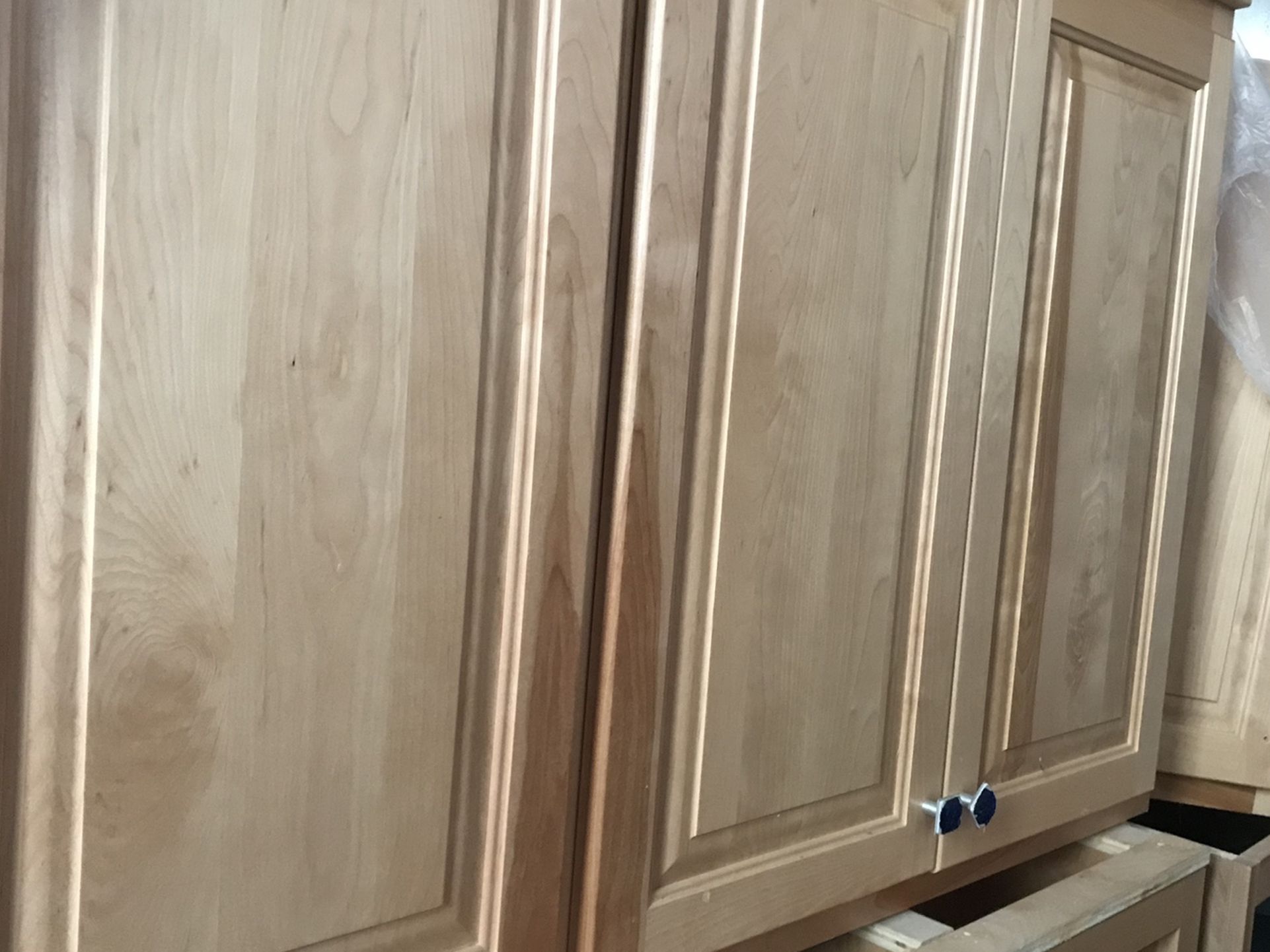 Cabinets Lots Of Sizes . Good Condition