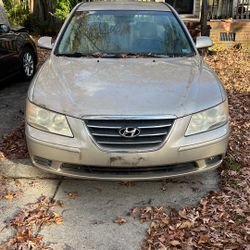 2010 Hyundai Sonata/ 2010 Toyota Camry