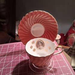 VINTAGE 1950'S ANSLEY, ENGLAND COMMEMORATIVE TEA CUP AND SAUCER SET FIT FOR A QUEEN 👑!