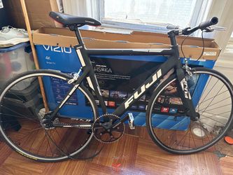 Fuji Road Bike with Shimano Crankset