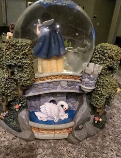 Disney Princess Snow Globe