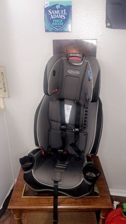 Graco car seat NEAR PERFECT