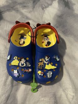 Snow White Crocs Size 4